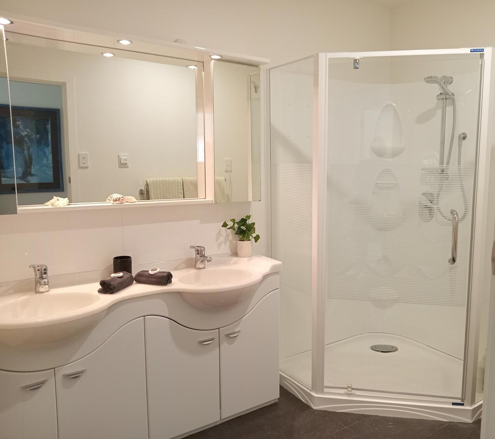 Mount Pleasant Views Apartment Крайстчърч Екстериор снимка